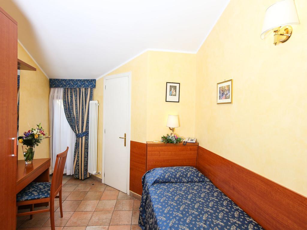 Casa Di Santa Francesca Romana A Ponte Rotto Room photo