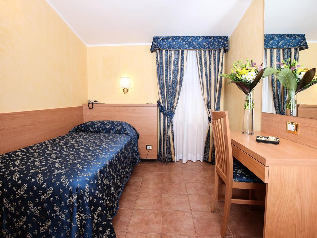 Casa Di Santa Francesca Romana A Ponte Rotto Room photo
