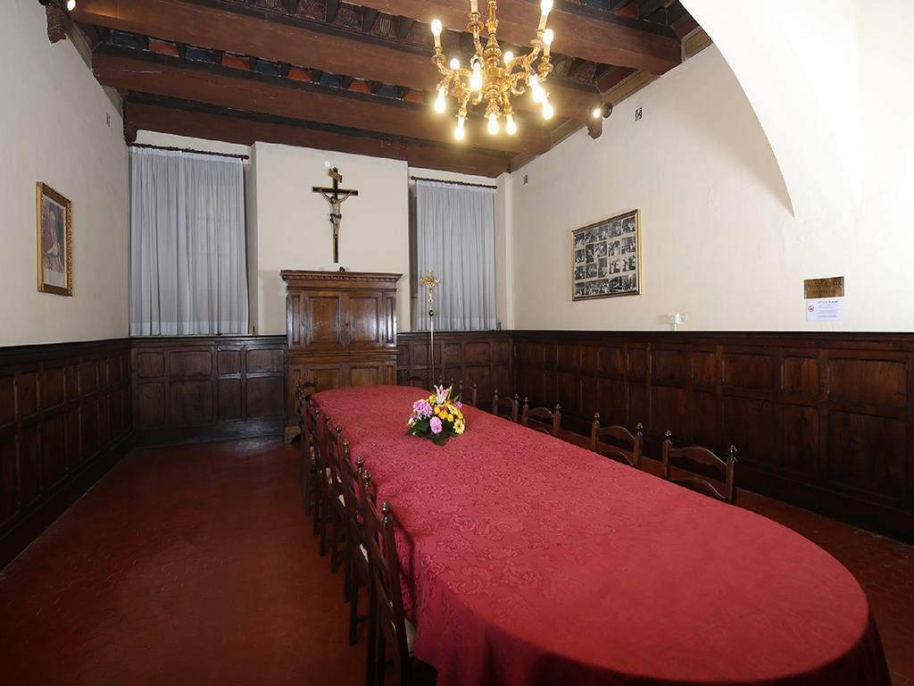 Casa Di Santa Francesca Romana A Ponte Rotto Exterior photo