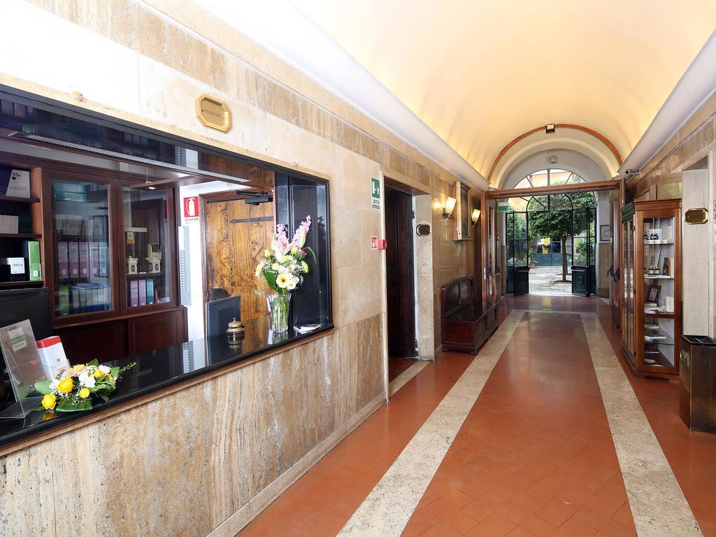 Casa Di Santa Francesca Romana A Ponte Rotto Exterior photo