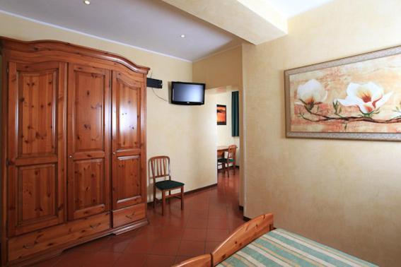 Casa Di Santa Francesca Romana A Ponte Rotto Exterior photo